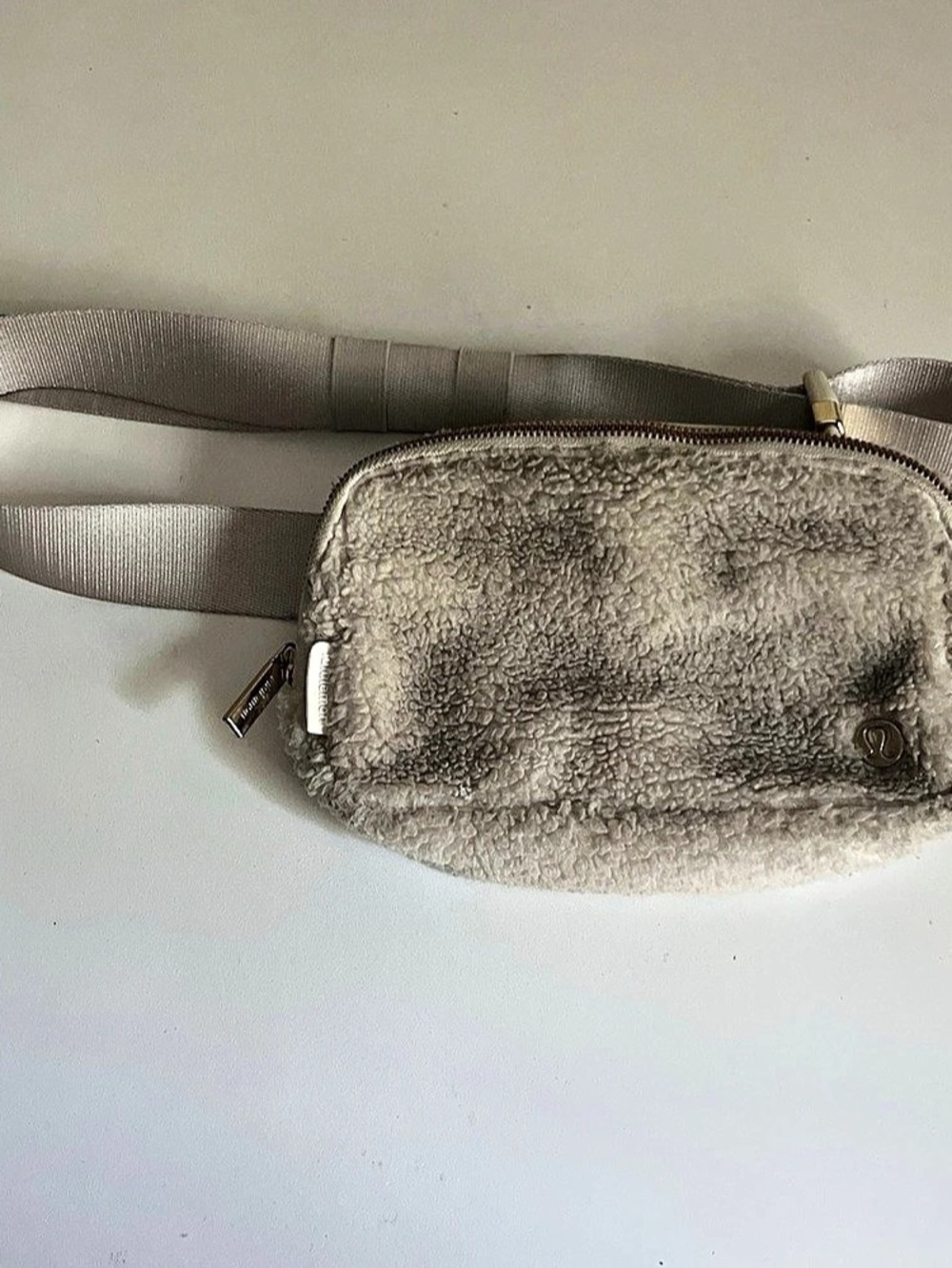 Lululemon Everywhere Belt Crossbody Bag Beige Sherpa Fanny Pack Zip Buckle Strap